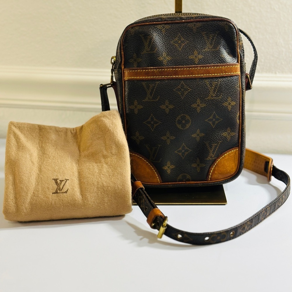 LOUIS VUITTON Danube crossbody bag with dustbag and COA - Picture 3 of 17